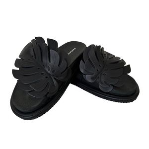 FARM RIO Black Monstera Anatomic Slide Sandal size 9